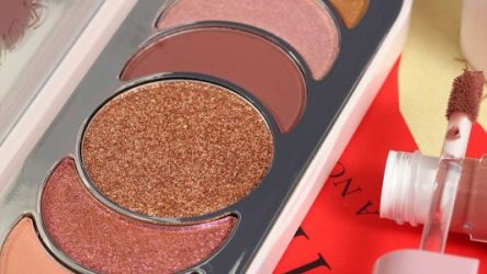 Een make-uplook van 10 minuten met zeldzame schoonheid door Selena Gomez